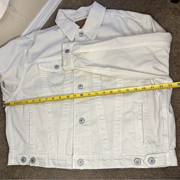 NWOT American Eagle 100% Cotton Distressed Relaxed Denim Jacket Cream Button M - Picture 11 of 11